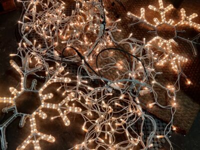 Koristevalot teräsvaijerissa