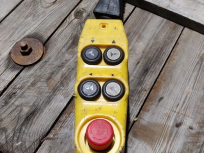 Riippuohjain 4 painiketta + hätä seis