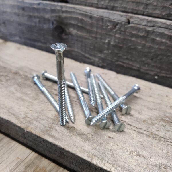 Uppokantainen uraruuvi 5,0 x 70