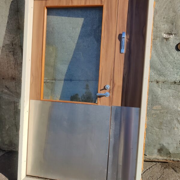 Väliovi levikkeellä 02 Väliovi levikkeellä 02