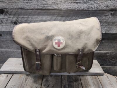 Lääkintalaukku sisältöineen