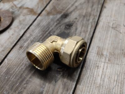 SYÖTTÖPUTKEN LIITIN WEHOFLOOR 25x2,3mm x 1 UK KULMA