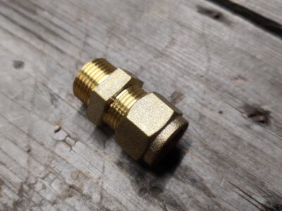 Puserrusliitin suora 12 x 3/8", ulkoinen