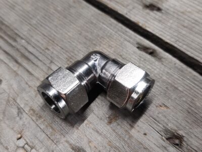 Puserrusliitin kulma 12 mm - 12 mm, kromattu